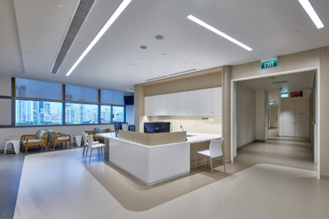 Pacific Fertility Institutes Clinic. Design in neutral colours and warm materials gives contrast to the white acrylic of the counter. Particular attention is given to corners, the design language of the project.
